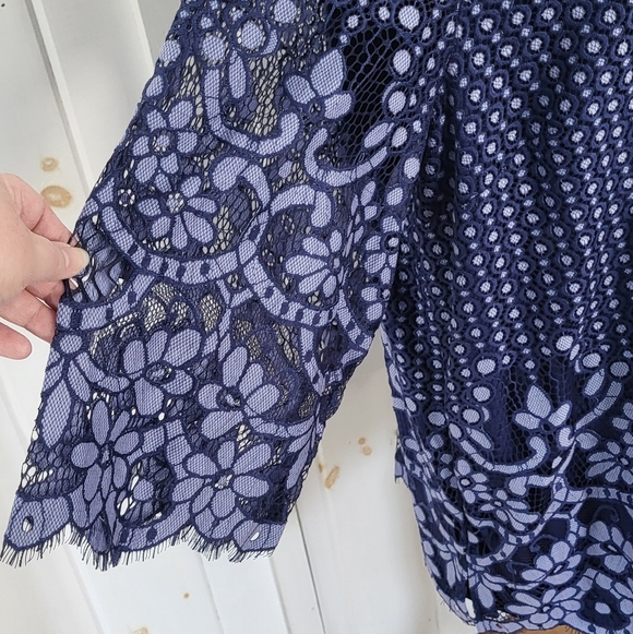 Isaac Mizrahi Women's Lined Blue Lace Blouse - Picture 3 of 9